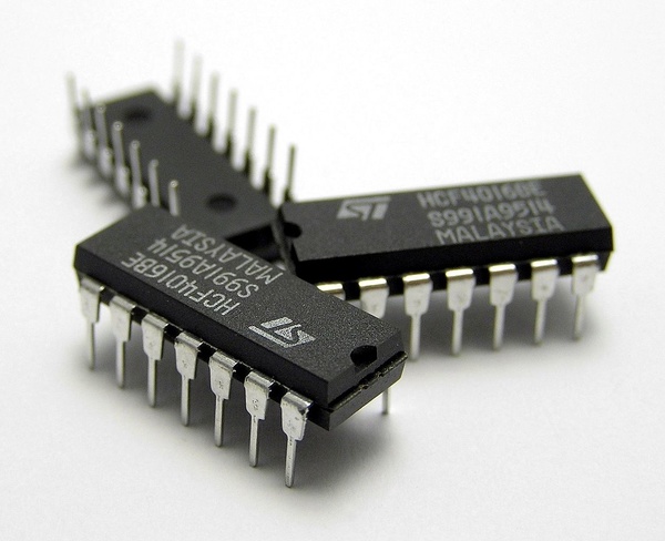 1260px-three_ic_circuit_chips_600